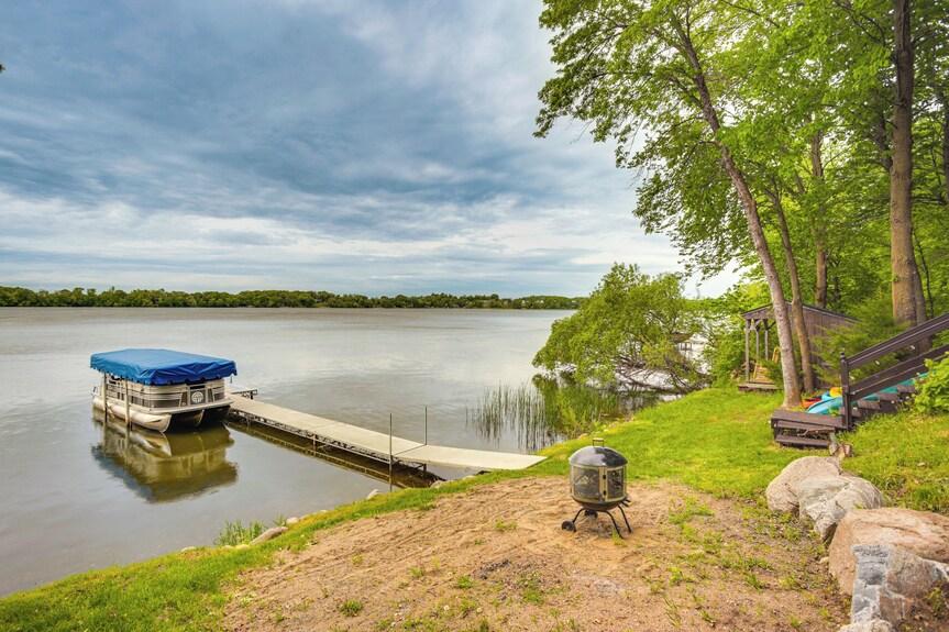 What Is My Home Worth in Lake Minnetonka? Your 2026 Home Valuation Guide 2 lakefront dock impact on home value